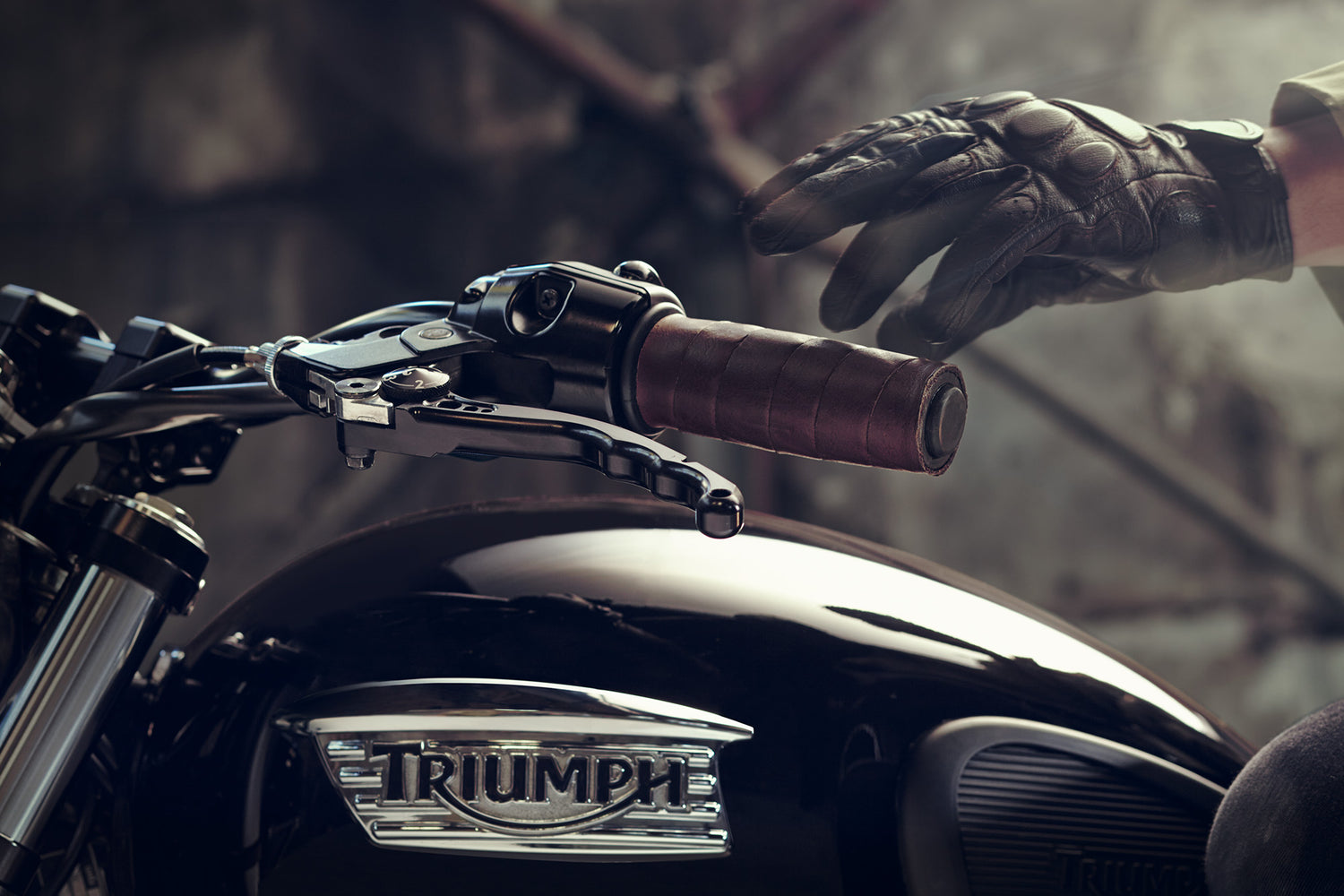 Triumph Bonneville T100 2014 Custom Leather Grip