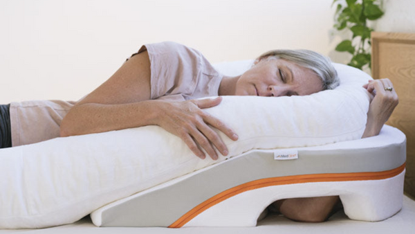 woman sleeping on the medcline reflux relief system