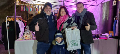 Unser Stand auf dem Ilbesheimer Weihnachtsmarkt mit Sabine und Holger Wienpahl mit Töchterchen