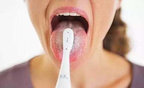 電動牙刷舌刮器可以有效地清潔舌頭