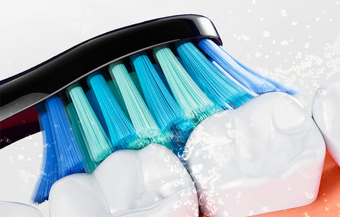 聲波震動牙刷產生高頻振動，締造出動態清潔效果。