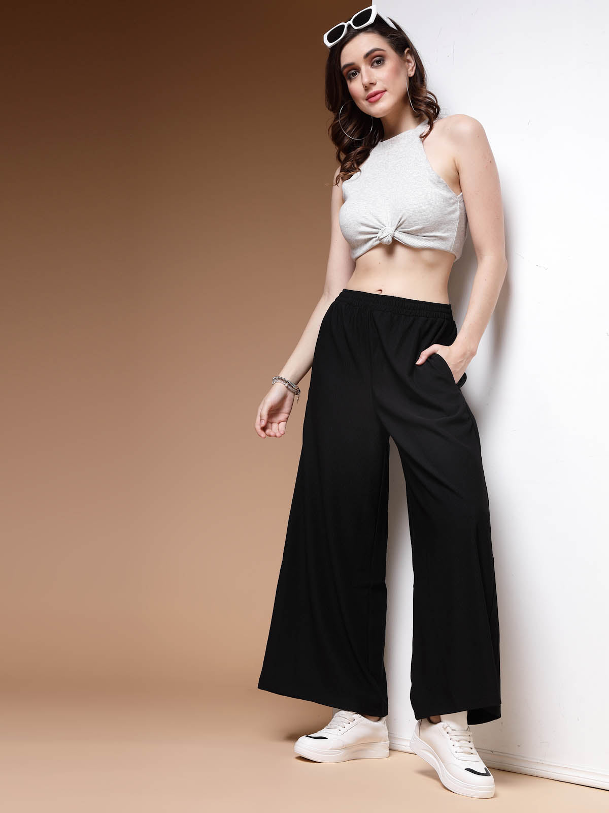 Black Solid Parallel Trousers for Woman by Dress Berry