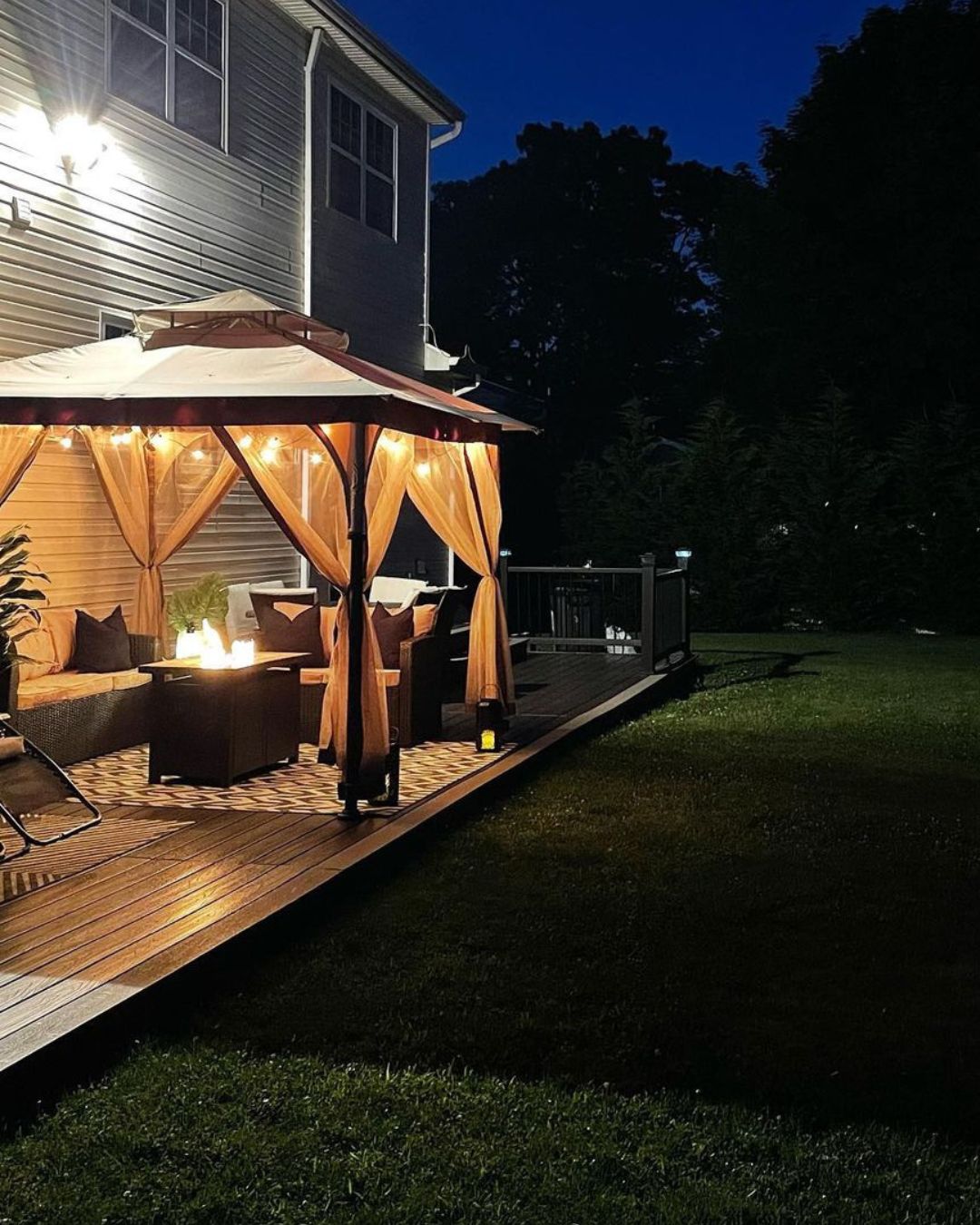 The drapes and outdoor rug for decks help create a room without walls–one that’s both stylish and weather-resistant