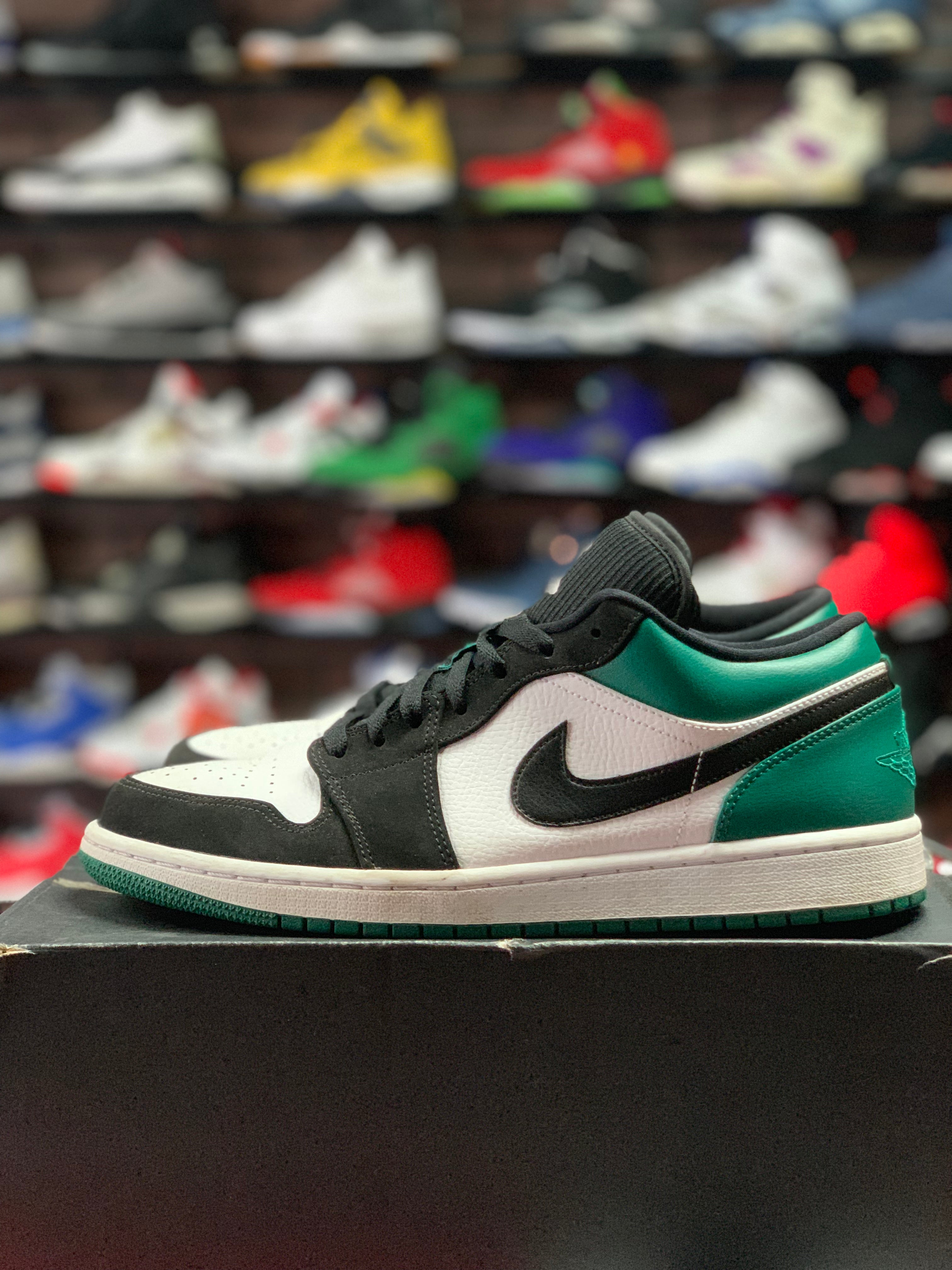 Air Jordan 1 Retro Low "Mystic Green" Size 11 PRE-OWNED