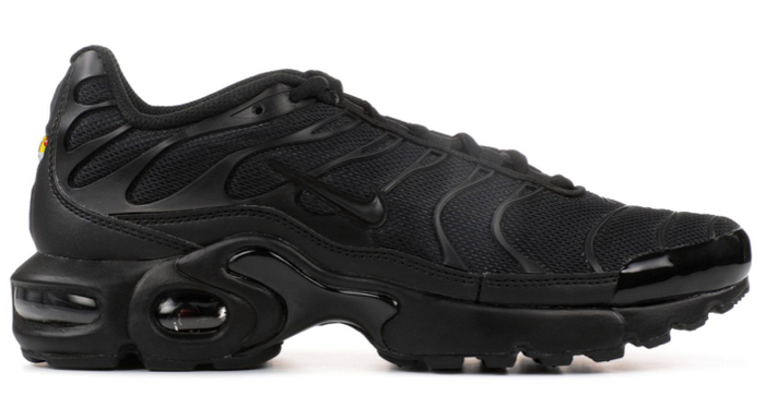 air max plus gs triple black