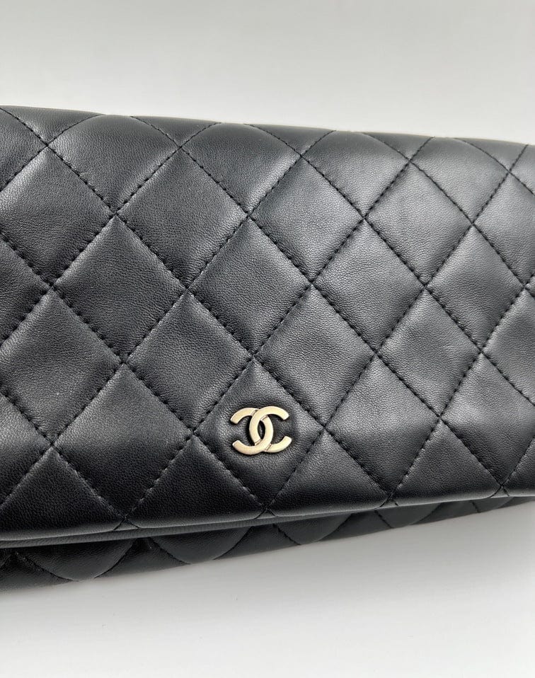 Chanel Matelasse Lambskin Leather CC Clutch bag in Black – The Hosta