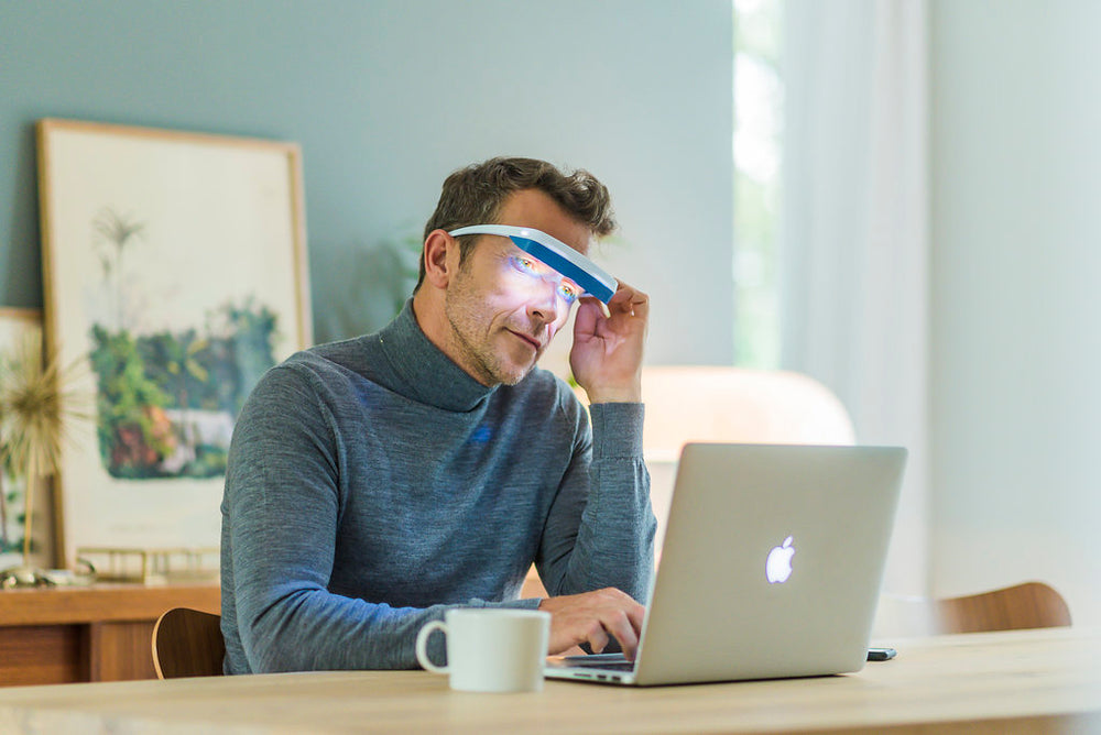 Die Gefahren von blauem Licht – und wie Schutzbrillen helfen