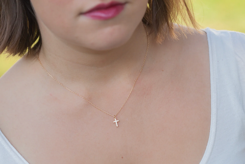 Collier petite croix religieuse or pour communion