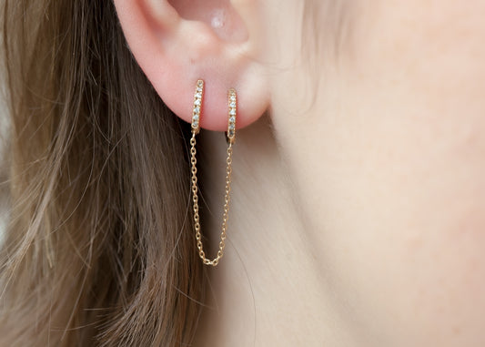 Boucles d'oreilles pendantes avec chaînes au design minimaliste par Elsa