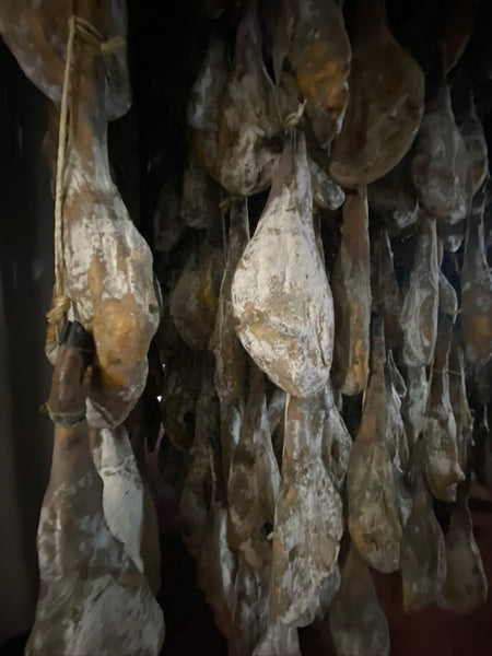 JAMON EN BODEGA