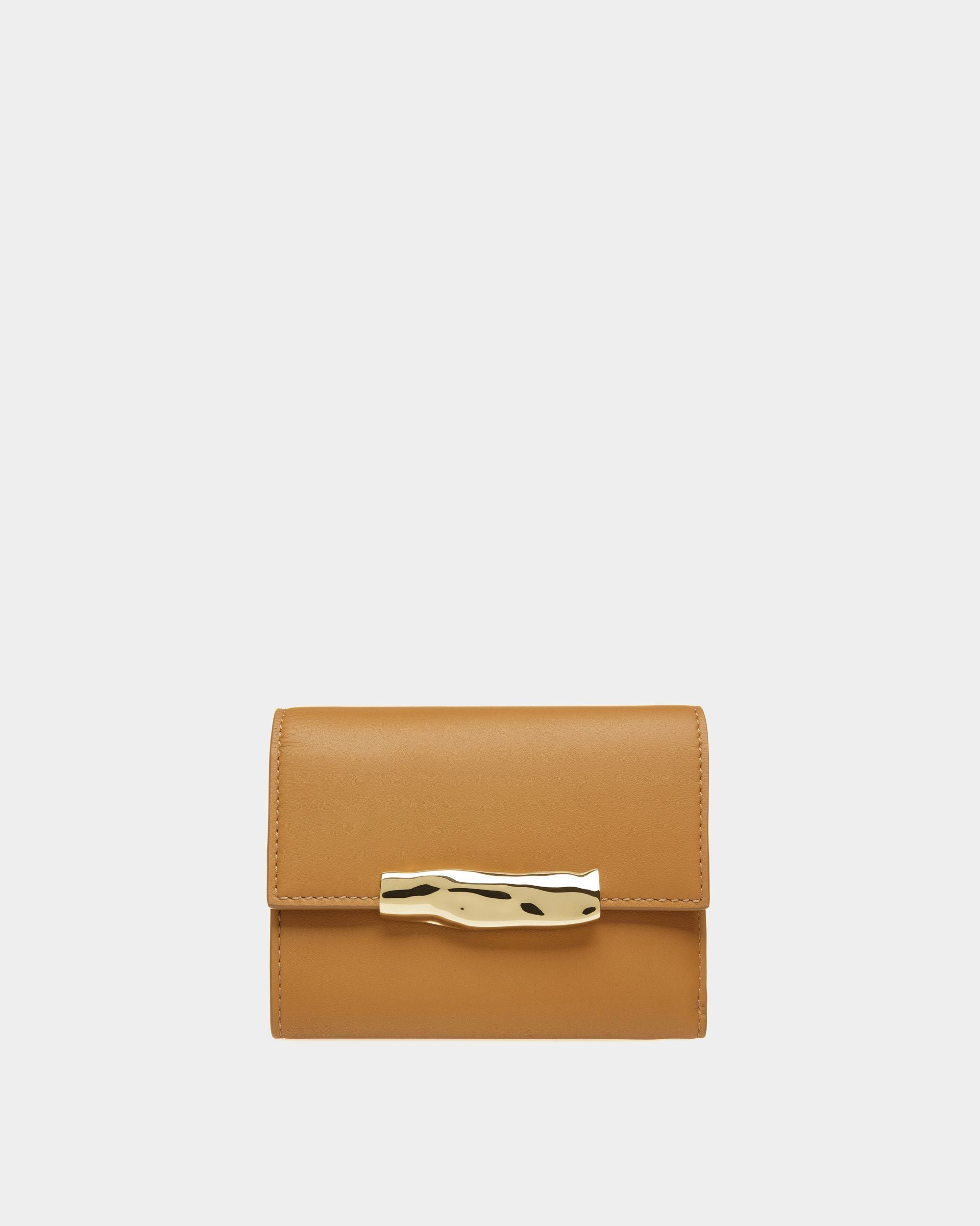 Baroque Compact | Women's Wallets And Coin Purses | Desert Leather | Bally | Still Life Front