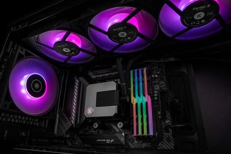 EK-AIO Elite 360 D-RGB showcased in Miami, Florida - Prime Tech
        Support's premier choice for vibrant and efficient cooling.