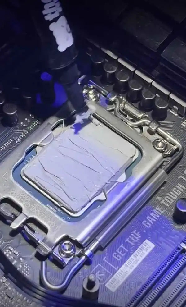 Prime Tech Support in Miami, Florida Technician applying thermal paste onto a CPU for optimal heat dissipation.