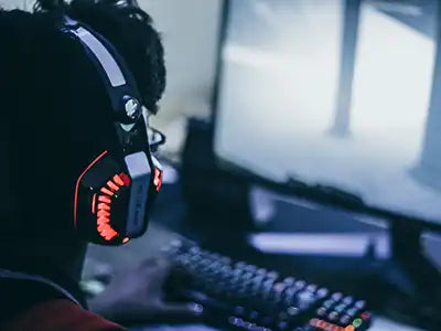 gamer playing video games with the latest memory ram