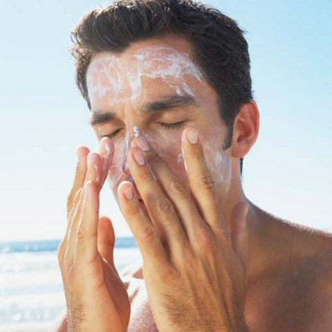 man applying sunscreen