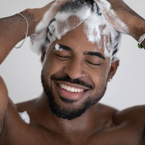 man shampooing his hair