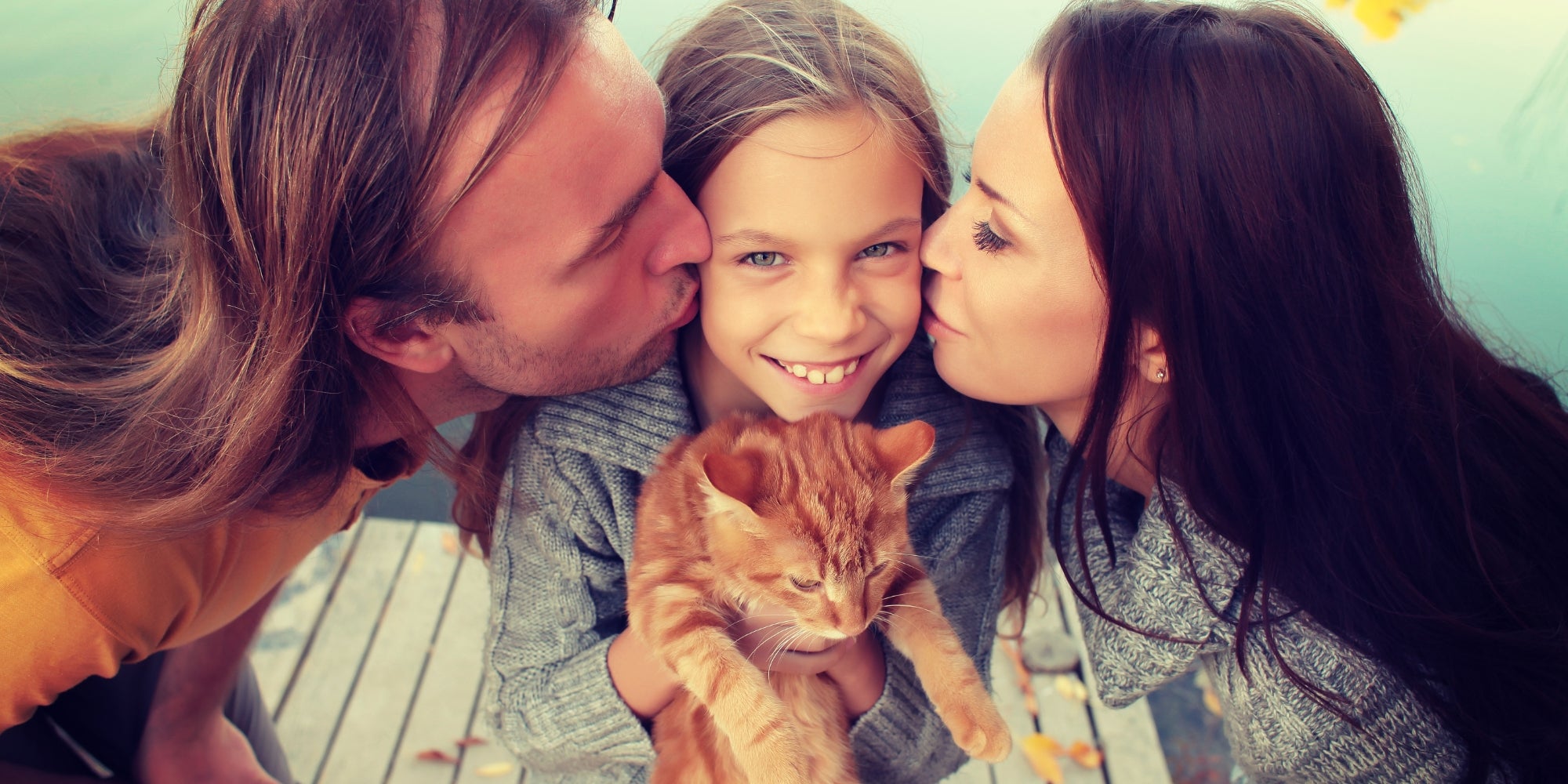 Una familia con un gato