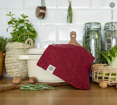 The linen pot holder come in a variety of pastel and rich colours, which are a perfect match for our other home textiles.