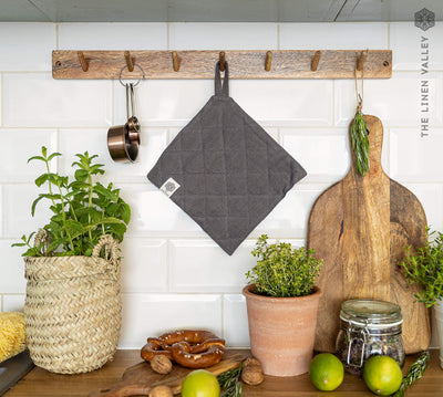 The linen pot holder come in a variety of pastel and rich colours, which are a perfect match for our other home textiles.