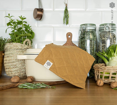 The linen pot holder come in a variety of pastel and rich colours, which are a perfect match for our other home textiles.