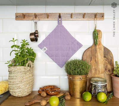 The linen pot holder come in a variety of pastel and rich colours, which are a perfect match for our other home textiles.