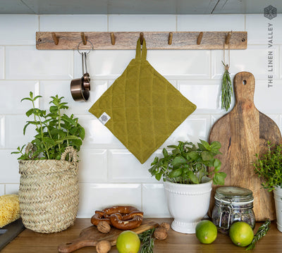 The linen pot holder come in a variety of pastel and rich colours, which are a perfect match for our other home textiles.
