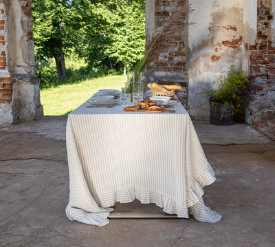 Listen to your wishes and dreams and give your dining area a new character with our striped linen tablecloth in an easy and stylish way.