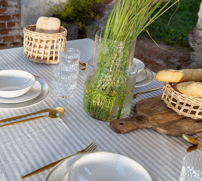 Listen to your wishes and dreams and give your dining area a new character with our striped linen tablecloth in an easy and stylish way.