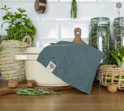 The linen pot holder come in a variety of pastel and rich colours, which are a perfect match for our other home textiles.