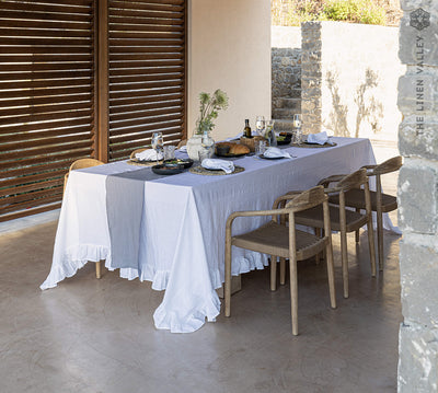 Listen to your wishes and dreams and give your dining area a new character with our optical white linen tablecloth in an easy and stylish way.