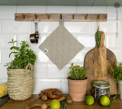 The linen pot holder come in a variety of pastel and rich colours, which are a perfect match for our other home textiles.