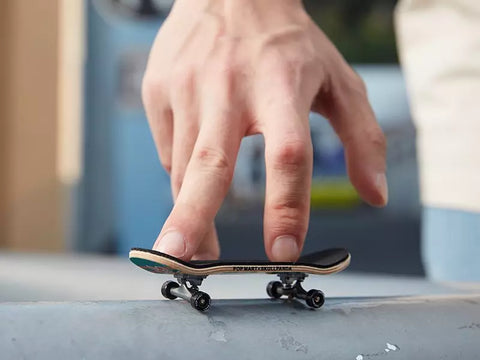 Finger skate