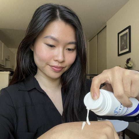 woman applying psoriasis cream