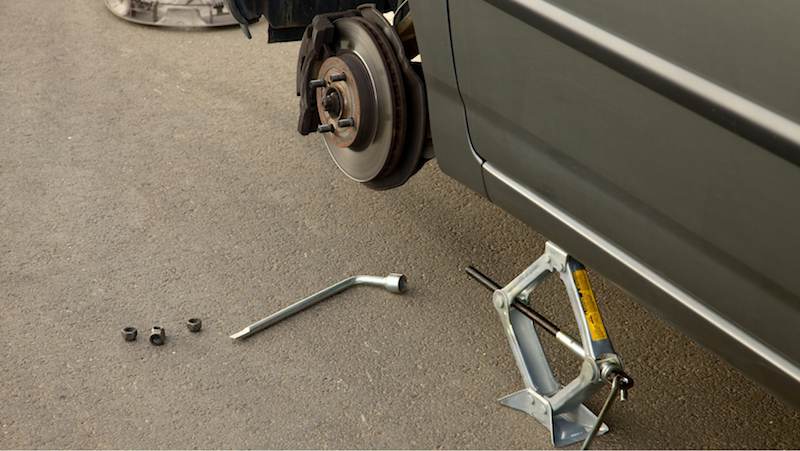 Fitting a tyre roadside