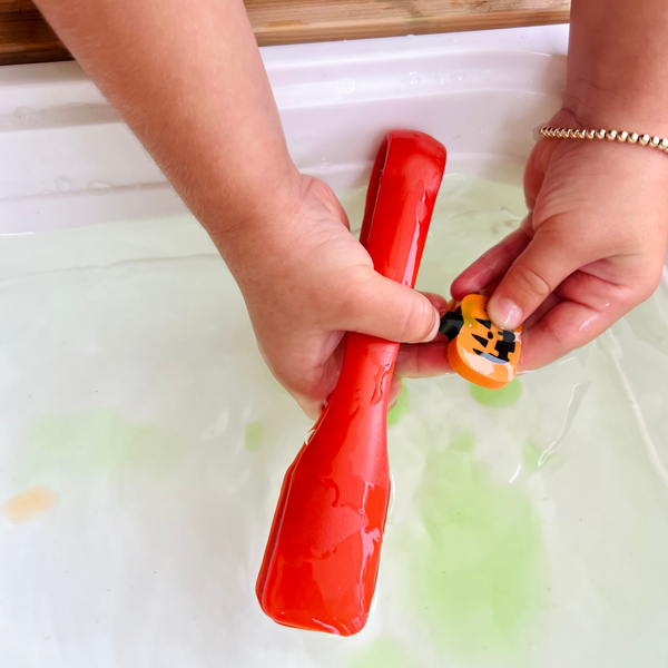 How to create the BEST Halloween Sensory Bin for Toddlers and Preschoo –  Preschool Packets