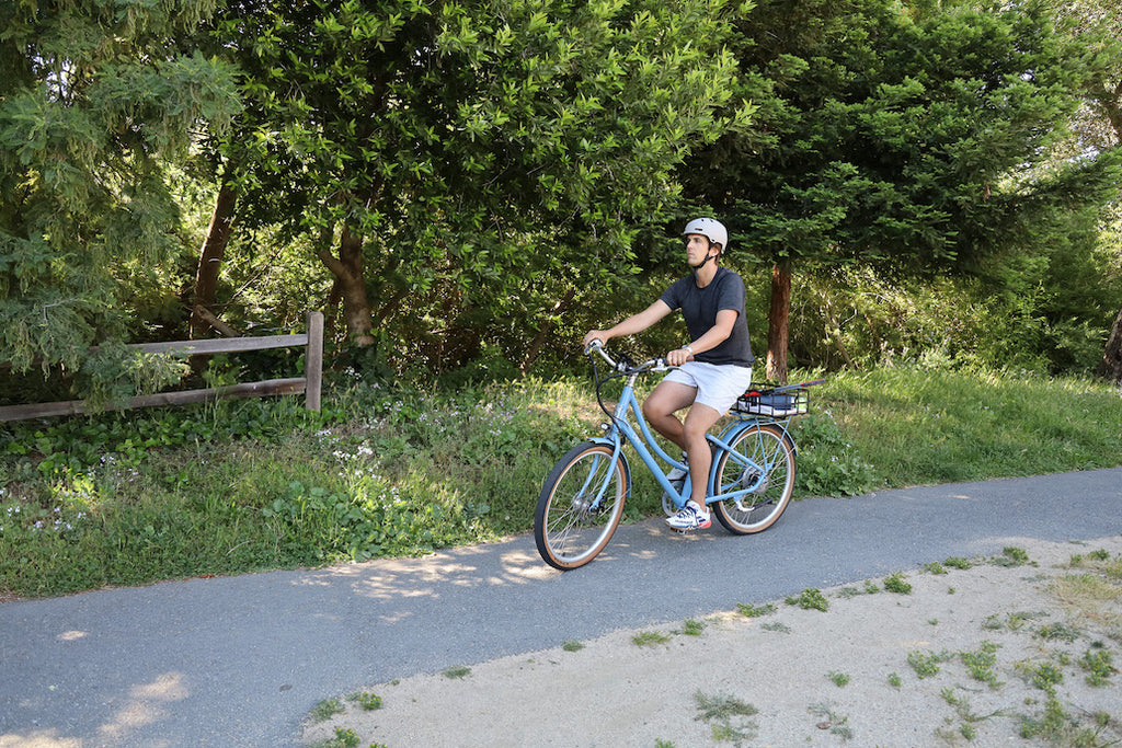 man riding Aveny bike