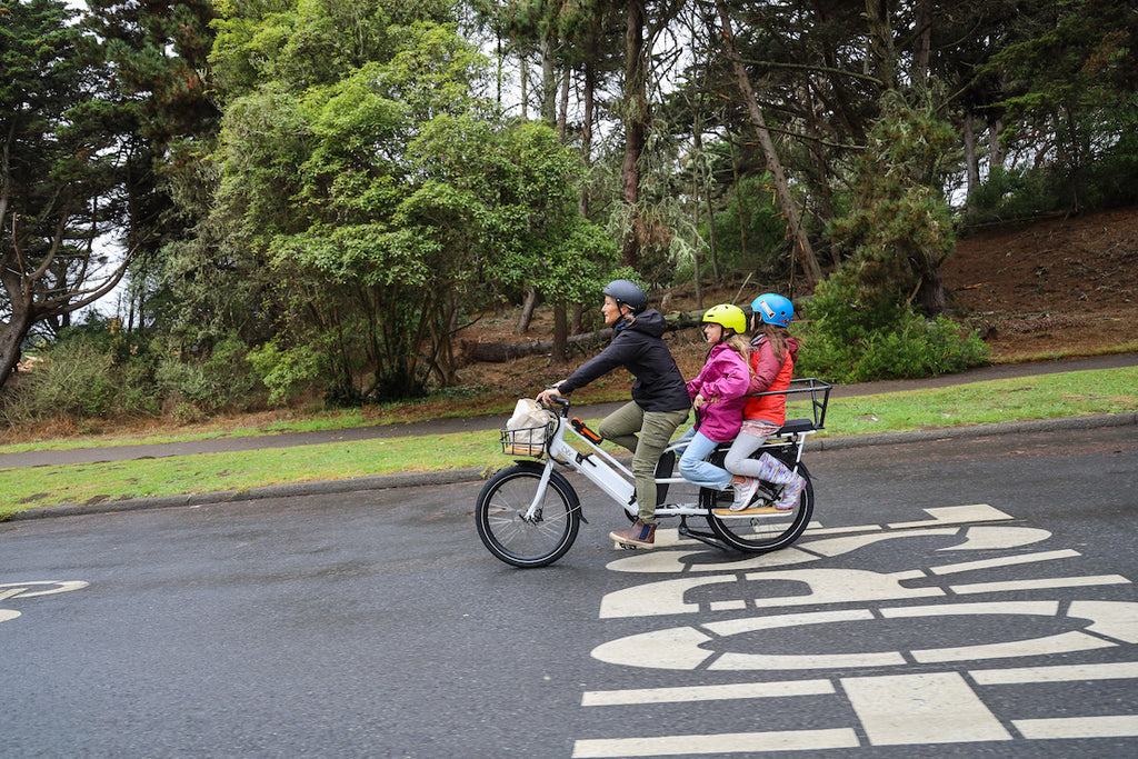 family on packa bike