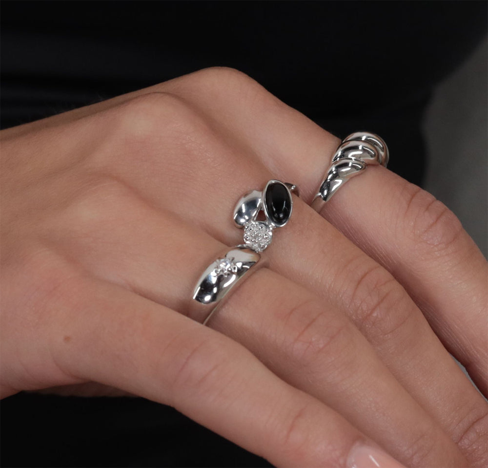 Black Stone Ring With White Veins