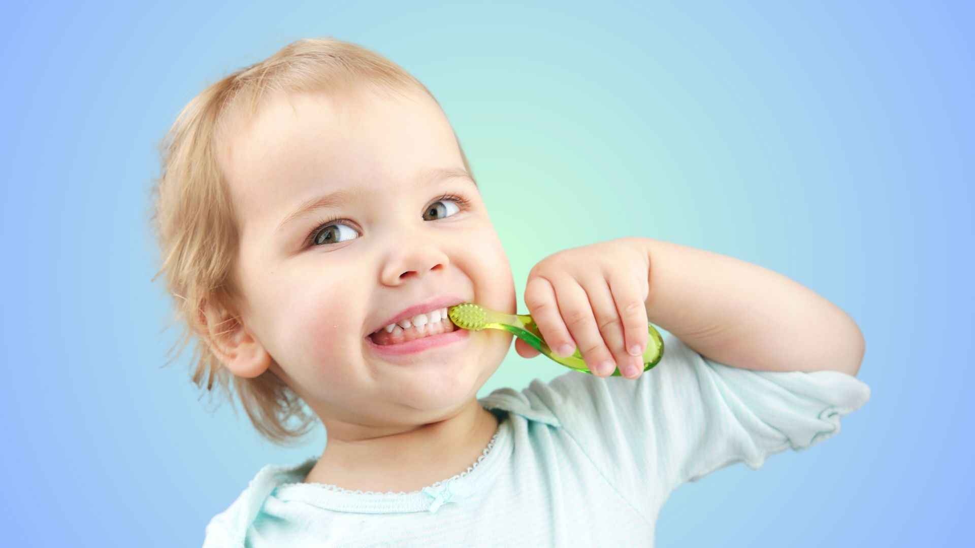 A kid brushing her teeth