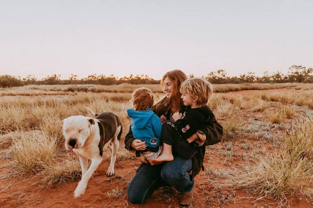 Spinifex shoot Kayde with kids