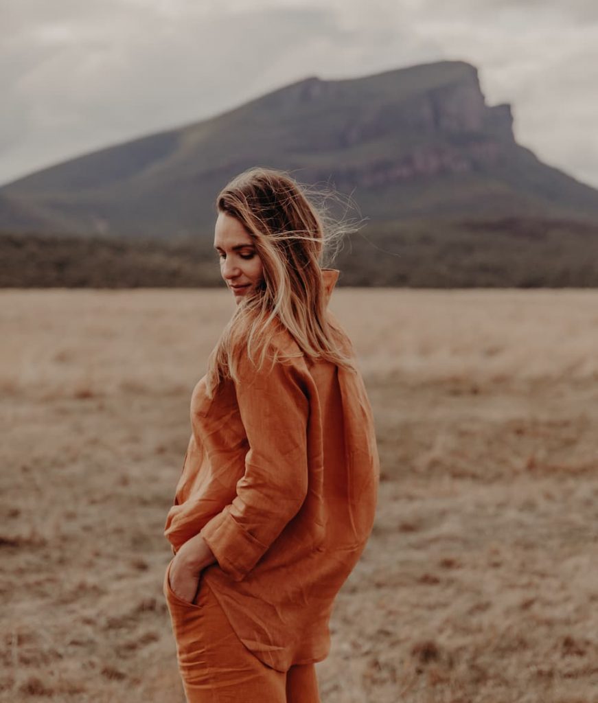 Spinifex shoot Amanda burnt orange set cropped