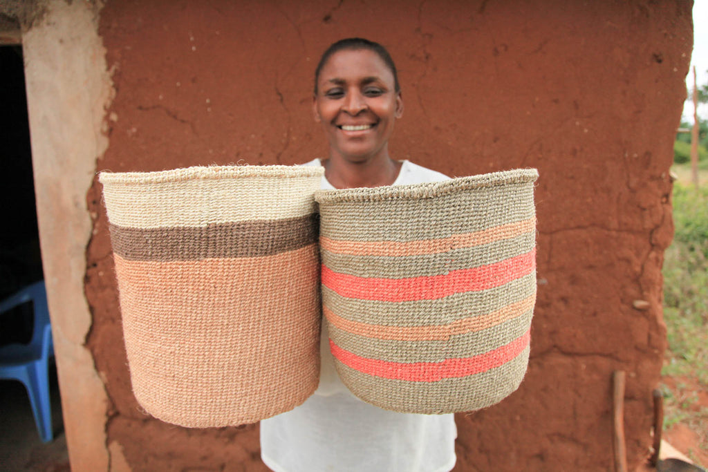 Der Basket Room Weaver in Kenia