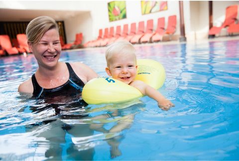 SWIMI Schwimmhilfe Mama mit Baby Kind