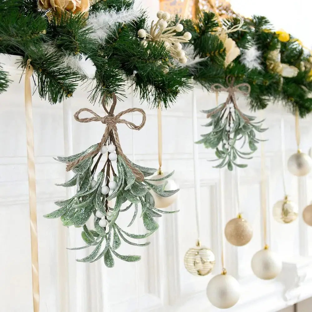 Charming Mistletoe Garland for Festive Holiday Decor - Image 12