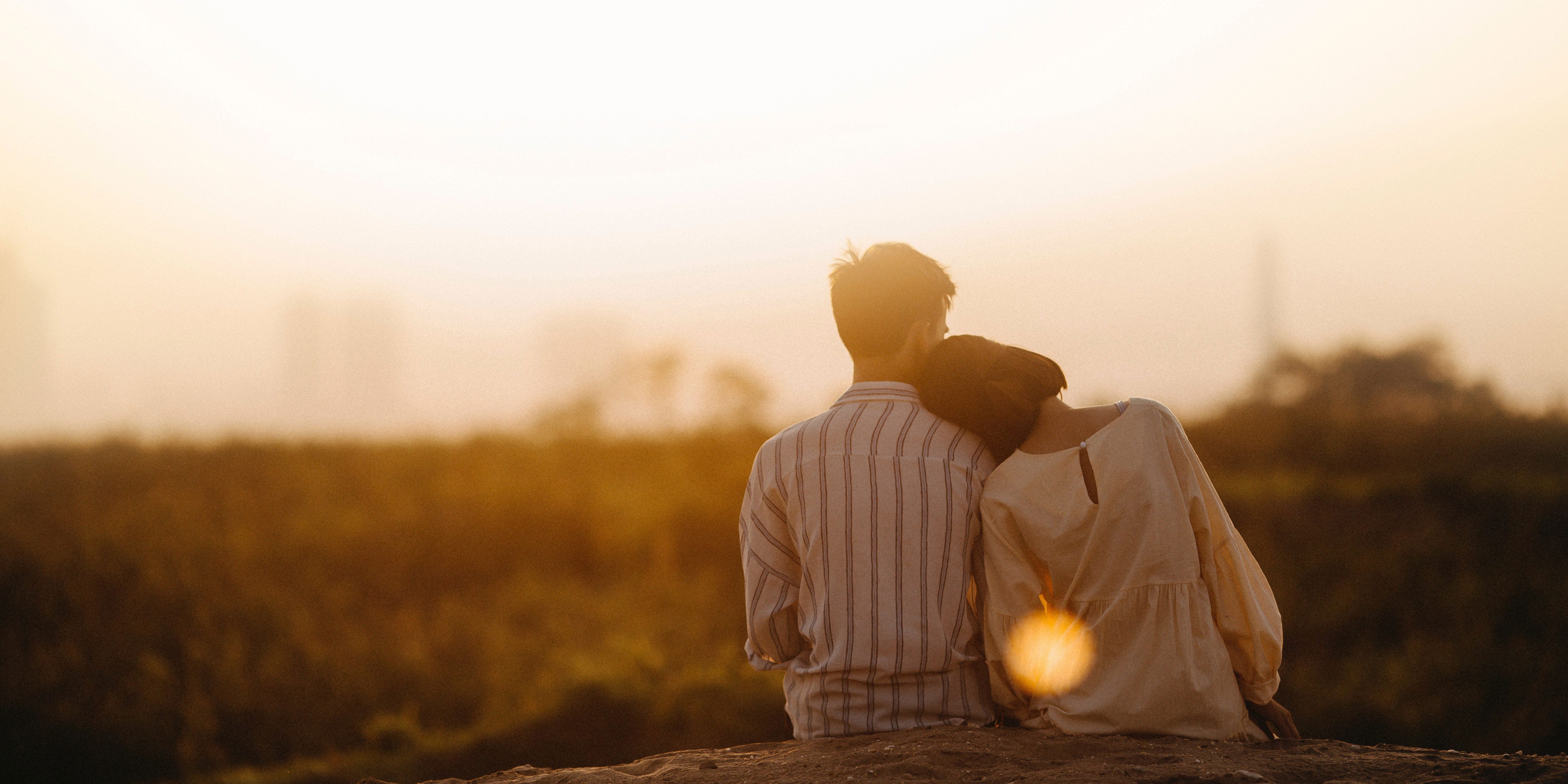 A couple on a date in nature