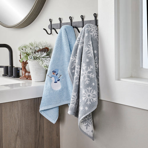 https://cdn.shopify.com/s/files/1/0672/0284/2838/products/Snowman-Sled-Blue-Gray-Hand-Towels-lifestyle_500x.jpg?v=1667328625