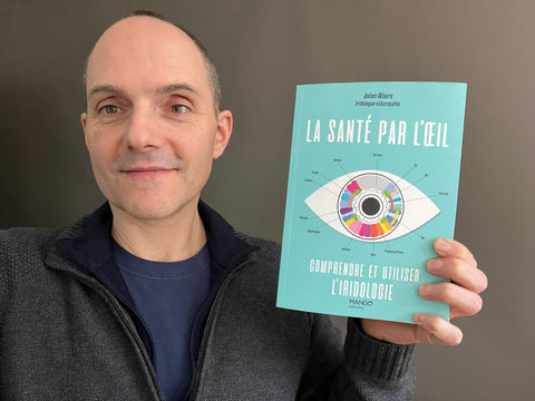 Cover of the book 'La santé par l'oeil: Comprendre et utiliser l'iridologie' written by Julien Allaire, a key guide to iridology in both English and French