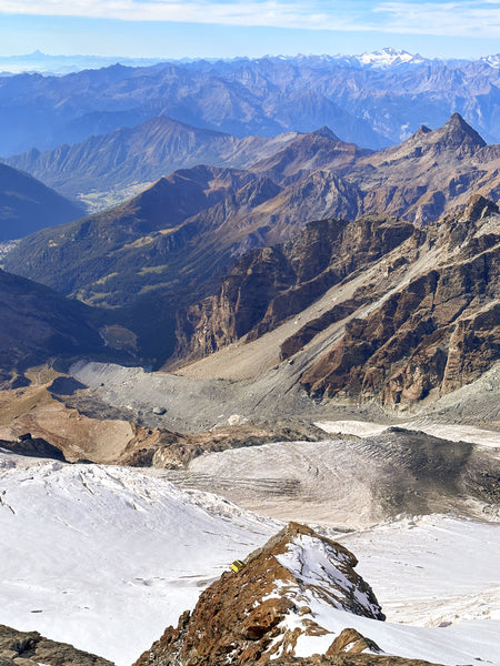 der Blick Richtung Italien vom Weg zur Breithorntraverse