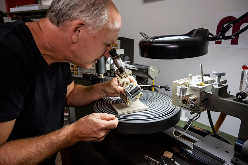 Scott Hull inspecting and replacing the cutting stylus on an SX-74 cutter head, using the special microscope provided by Neumann for this purpose. Courtesy of Scott Hull.