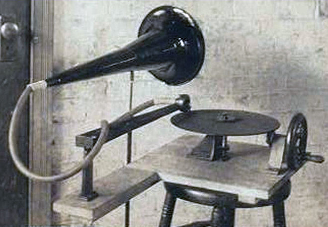 A hand-cranked disk recording lathe by Emile Berliner.